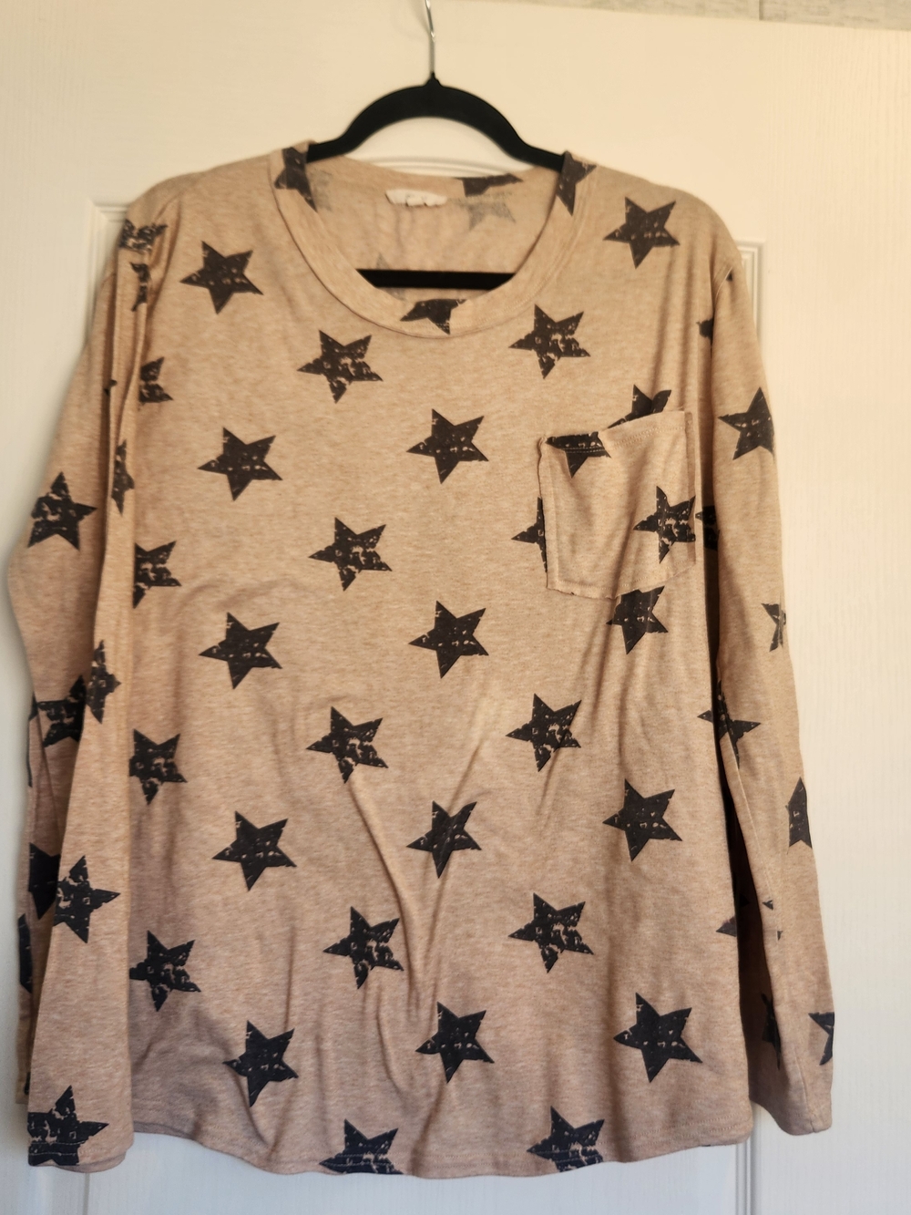 easel Beige Star-Print Long Sleeve Pocket Top M Euc
